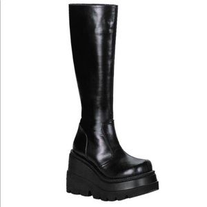 Demonia platform boots